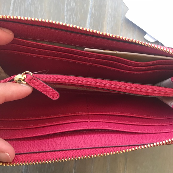 LAST 1 Michael Kors Lipstick Hattie Zip Wallet - Picture 5 of 8